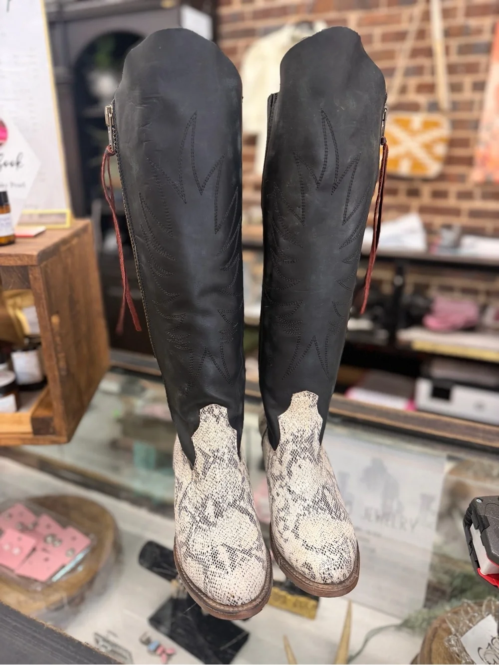 FREEBIRD Over-the-Knee Western Boots in Black and Snake-Print size 8